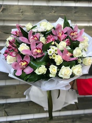 Букет цветов из: Розы и Хризантемы в Подъячево