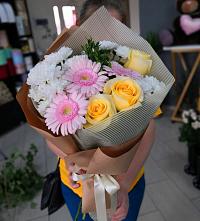 Букет цветов из:  Герберы, Розы и Хризантемы в Подъячево