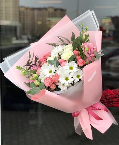 Букет цветов из: Розы, Лизиантусы и Хризантемы в Подъячево